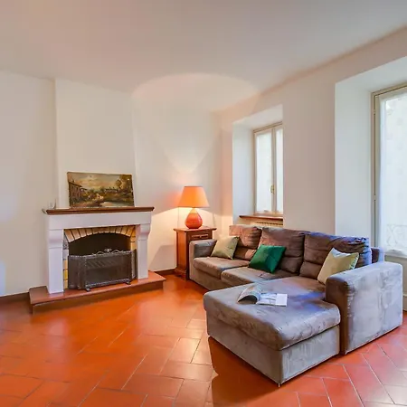 La Casa Di Maddalena Stresa Centre: 2 Bed, 2 Bath, Balconies - Happy Rentals Daire