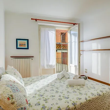 Daire La Casa Di Maddalena Stresa Centre: 2 Bed, 2 Bath, Balconies - Happy Rentals