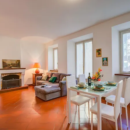 La Casa Di Maddalena Stresa Centre: 2 Bed, 2 Bath, Balconies - Happy Rentals Daire