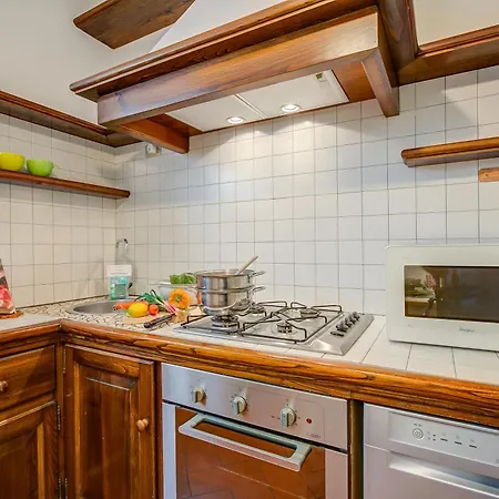 La Casa Di Maddalena Stresa Centre: 2 Bed, 2 Bath, Balconies - Happy Rentals Daire *
