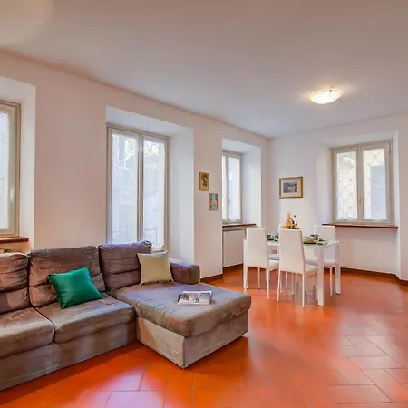 Daire La Casa Di Maddalena Stresa Centre: 2 Bed, 2 Bath, Balconies - Happy Rentals Stresa