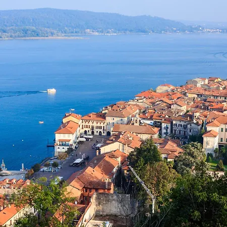 Daire La Casa Di Maddalena Stresa Centre: 2 Bed, 2 Bath, Balconies - Happy Rentals Stresa