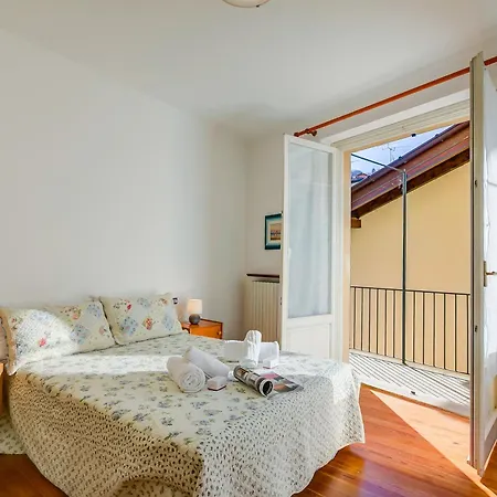 La Casa Di Maddalena Stresa Centre: 2 Bed, 2 Bath, Balconies - Happy Rentals *