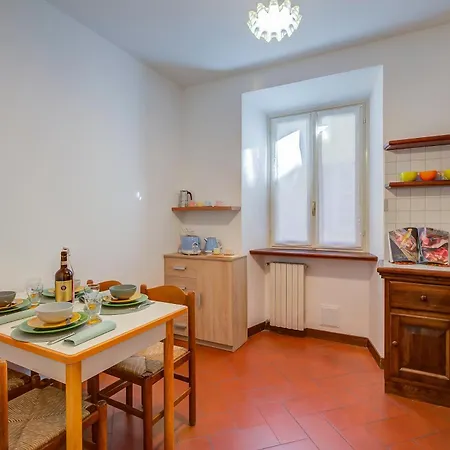 La Casa Di Maddalena Stresa Centre: 2 Bed, 2 Bath, Balconies - Happy Rentals Daire *