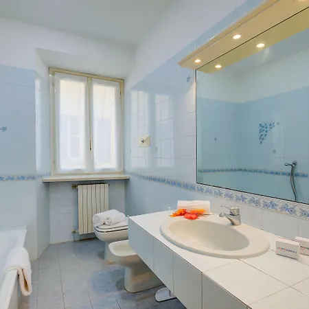 La Casa Di Maddalena Stresa Centre: 2 Bed, 2 Bath, Balconies - Happy Rentals Daire *