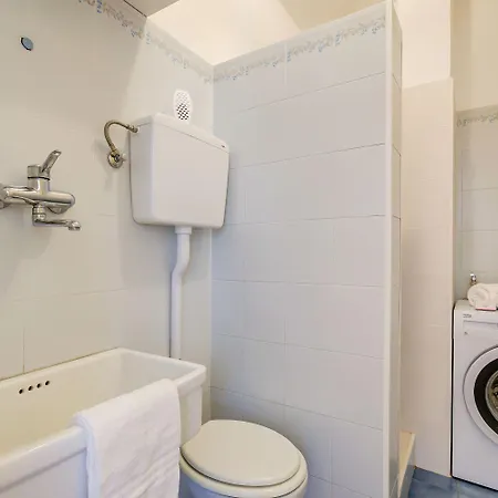 La Casa Di Maddalena Stresa Centre: 2 Bed, 2 Bath, Balconies - Happy Rentals Daire *