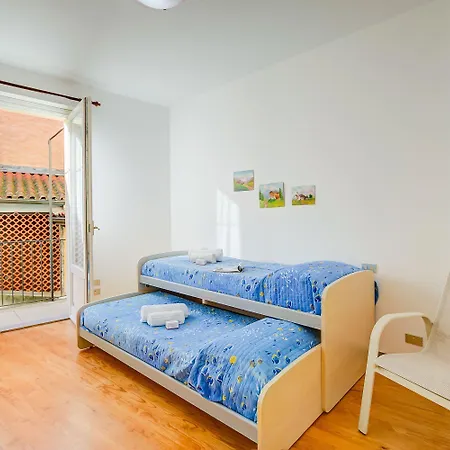 Daire La Casa Di Maddalena Stresa Centre: 2 Bed, 2 Bath, Balconies - Happy Rentals