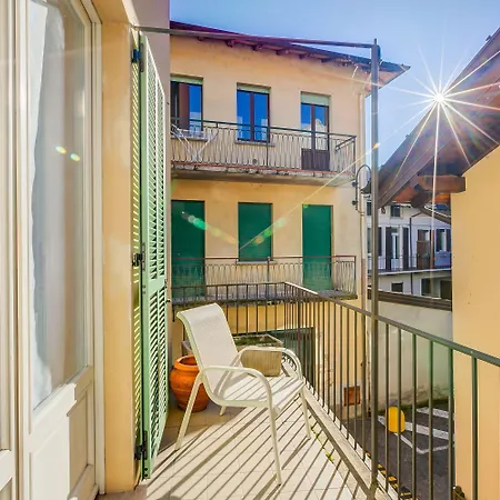 Daire La Casa Di Maddalena Stresa Centre: 2 Bed, 2 Bath, Balconies - Happy Rentals Stresa