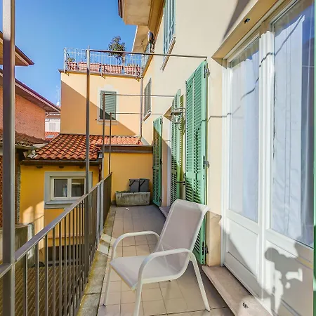 La Casa Di Maddalena Stresa Centre: 2 Bed, 2 Bath, Balconies - Happy Rentals * Stresa