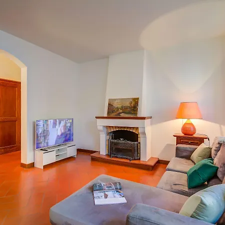 Daire La Casa Di Maddalena Stresa Centre: 2 Bed, 2 Bath, Balconies - Happy Rentals Stresa