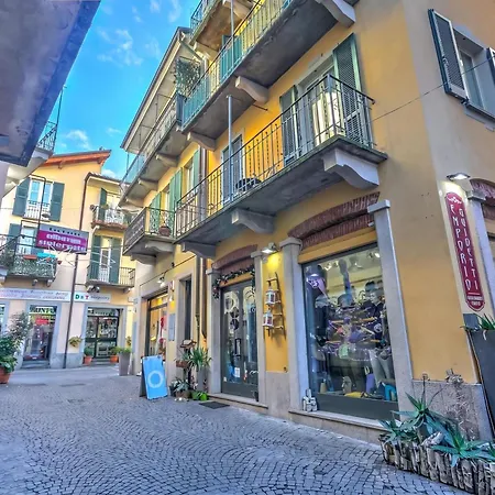 La Casa Di Maddalena Stresa Centre: 2 Bed, 2 Bath, Balconies - Happy Rentals Daire Stresa